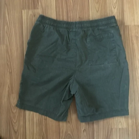 Men’s green goodfellow shorts - Picture 2 of 3